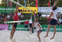 04mebeach_001_v.jpg
