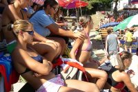 04mebeach_010_v.jpg