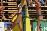 04mebeach_012_v.jpg