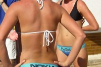04mebeach_020_v.jpg