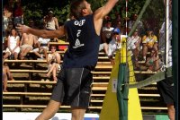 04mebeach_022_v.jpg