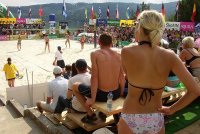 04mebeach_026_v.jpg
