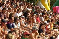 04mebeach_032_v.jpg