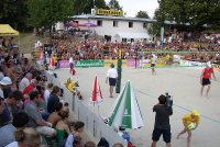 04mebeach_037_v.jpg