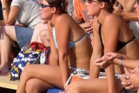 04mebeach_038_v.jpg