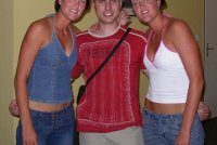 04mebeach_048_v.jpg
